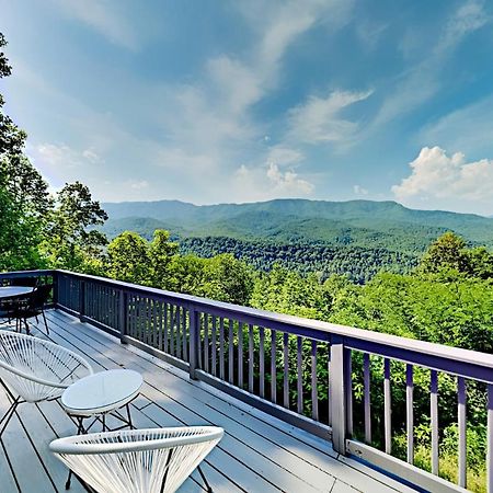 Barenberg Cabin - Secluded Unobstructed Panoramic Smoky Mountains View With Two Master Suites, Loft Game Room, And Hot Tub Gatlinburg Eksteriør bilde