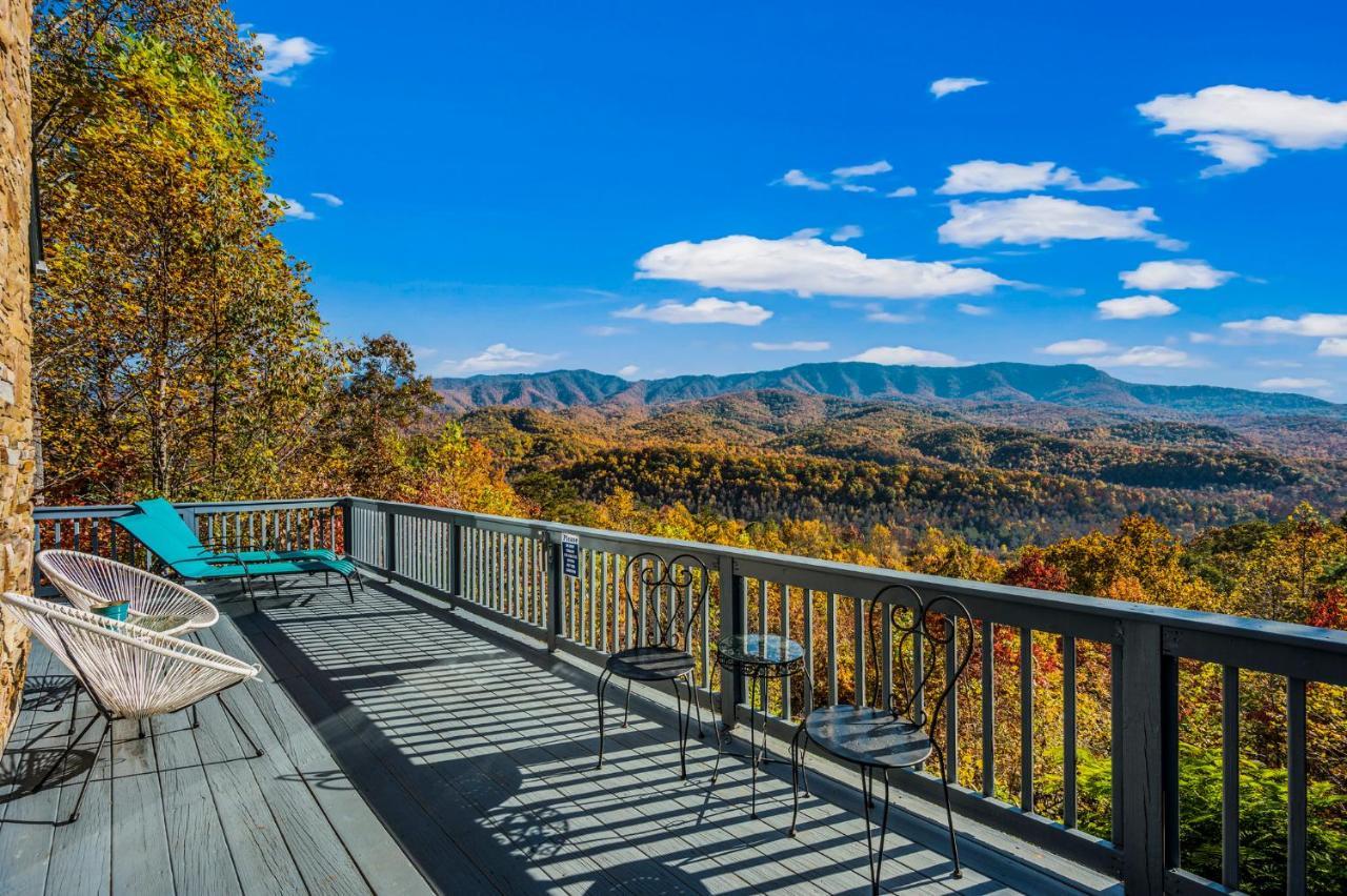 Barenberg Cabin - Secluded Unobstructed Panoramic Smoky Mountains View With Two Master Suites, Loft Game Room, And Hot Tub Gatlinburg Eksteriør bilde