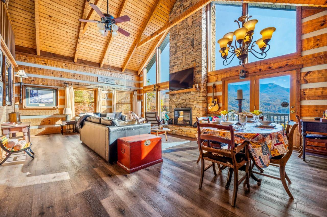 Barenberg Cabin - Secluded Unobstructed Panoramic Smoky Mountains View With Two Master Suites, Loft Game Room, And Hot Tub Gatlinburg Eksteriør bilde