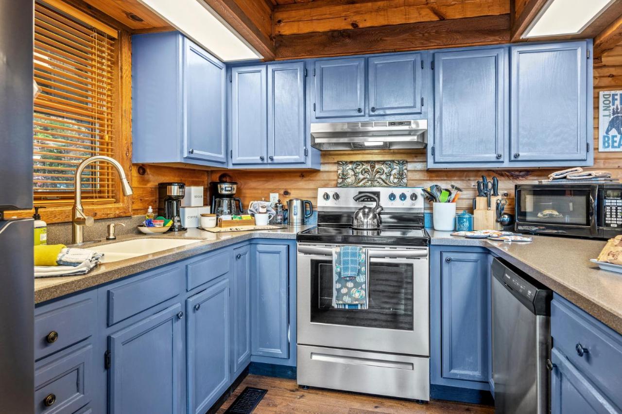 Barenberg Cabin - Secluded Unobstructed Panoramic Smoky Mountains View With Two Master Suites, Loft Game Room, And Hot Tub Gatlinburg Eksteriør bilde