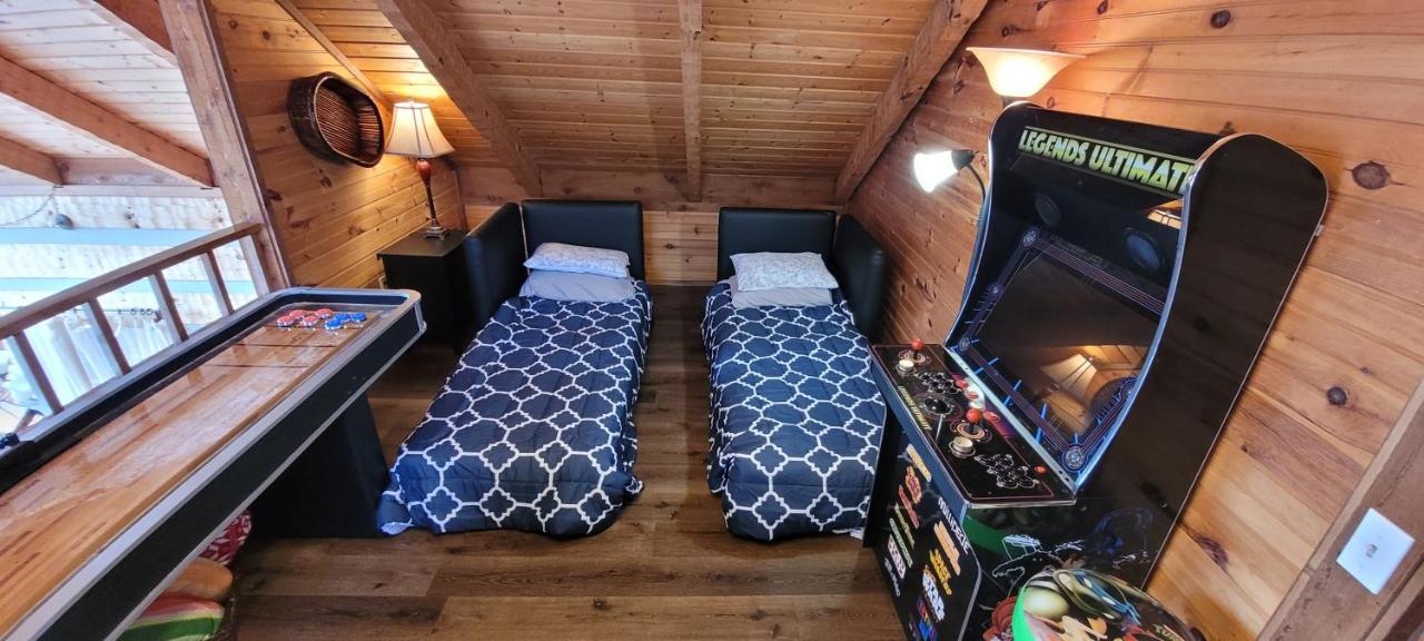 Barenberg Cabin - Secluded Unobstructed Panoramic Smoky Mountains View With Two Master Suites, Loft Game Room, And Hot Tub Gatlinburg Eksteriør bilde